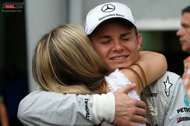 Nico Rosberg und seine Vivian erwarten im Sommer 2015 erstmals Nachwuchs. Die beiden erwarten im August ein Töchterchen.