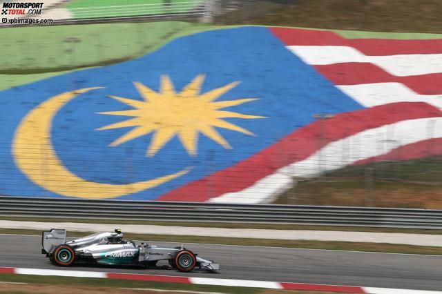 Am Vormittag war es Lewis Hamilton, am Nachmittag Nico Rosberg: Mercedes bleibt auch beim zweiten Rennwochenende vorn - aber der Vorsprung auf die Konkurrenz ist zumindest am Freitag deutlich geschrumpft.