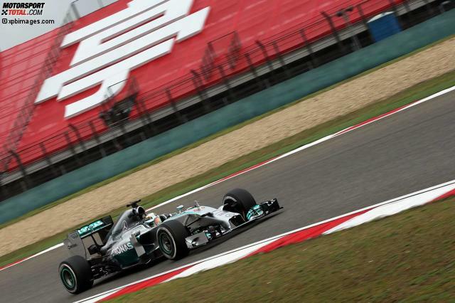 Einmal mehr stand am Ende eines Trainingstages ein Mercedes ganz vorn. Diesmal war es Lewis Hamilton, der eine Zeit von 1:38.315 Minuten realisierte.