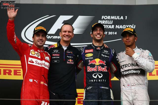 Daniel Ricciardo strahlte auf dem Podium wie ein Honigkuchenpferd - alle zwei Nicht-Mercedes-Saisonsiege hat er geholt!