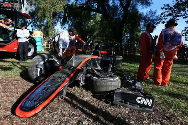 Die Überreste des McLaren-Honda. Kevin Magnussen crashte ausgangs Kurve 6.