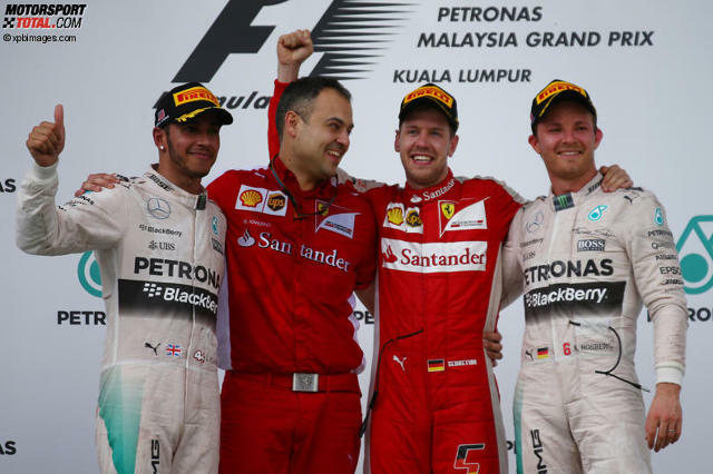 Sebastian Vettel jubelt über seinen ersten Ferrari-Sieg - und ließ seinen Gefühlen freien Lauf. Lewis Hamiltons und Nico Rosbergs Wunsch wurde in Malaysia erfüllt - sie haben einen neuen Gegner