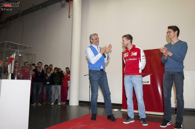 Sebastian Vettel und Ferrari-Teamchef Maurizio Arrivabene am Mittwoch in Maranello bei der Scuderia Ferrari