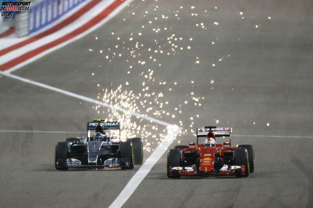 Sebastian Vettel (re.) zog im Duell gegen Nico Rosberg (li.) zweimal den Kürzeren