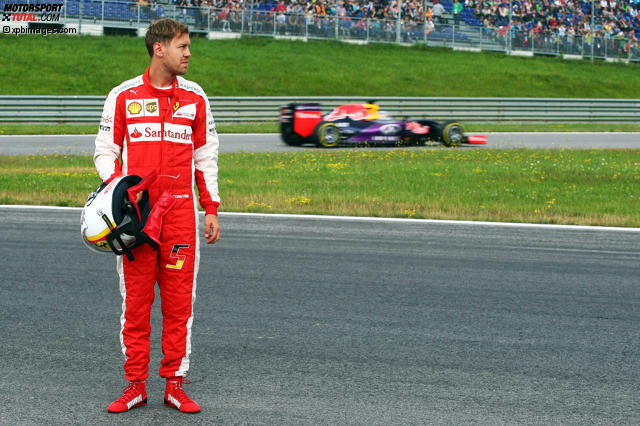 Sebastian Vettel war am Freitag schnell auf der Strecke (Bestzeit mit 1:09.600 Minuten), aber auch lange abseits der Strecke, denn...