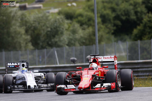 Sebastian Vettel konnte Felipe Massa am Ende nicht mehr überholen - hier lag der Deutsche noch vor dem Brasilianer