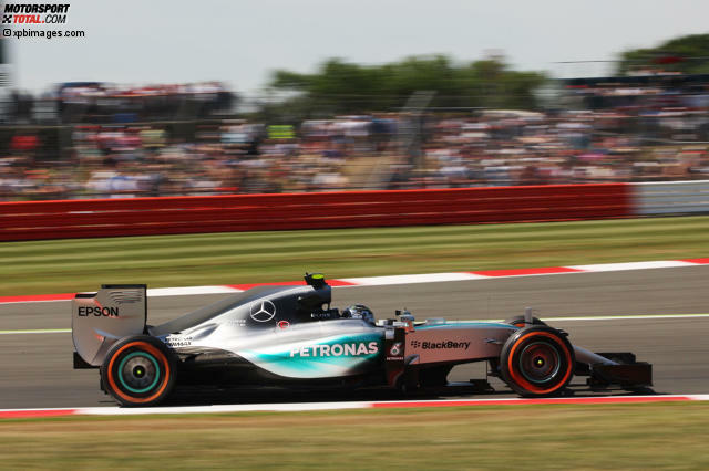 Nico Rosberg dominierte den Freitag in Silverstone - und das, obwohl er am Vormittag wegen eines Hydraulikproblems lang an der Box stand