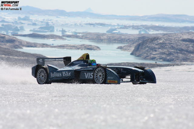 Lucas di Grassi durfte den Formel-E-Boliden auf dem Eis fahren.