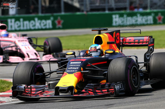 Daniel Ricciardo musste sich im ganzen Rennen in Kanada gegen die beiden Force Indias verteidigen. Jetzt durch die Rennhighlights klicken!
