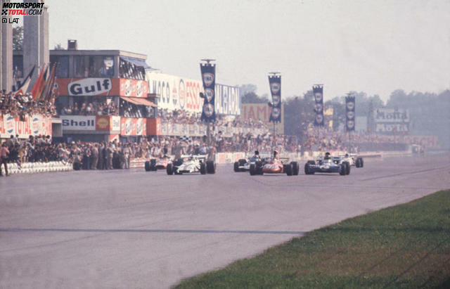 Engster Zieleinlauf aller Zeiten: Nur 0,61 Sekunden trennen 1971 die ersten Fünf. Weitere legendäre Italien-Grands-Prix zeigt unsere Fotostrecke.