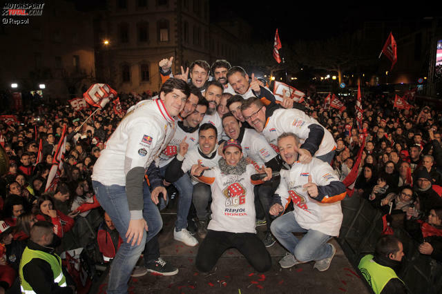 Marc Marquez feiert in Cervera mit seinen Fans eine rauschende Party