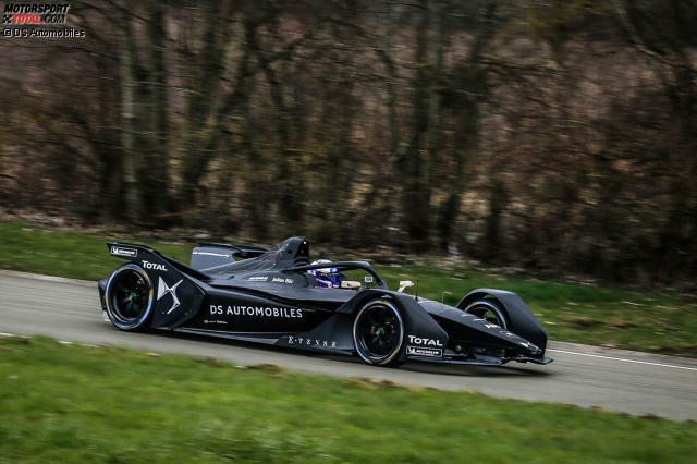 Stephane Sarrazin absolvierte den Roll-out mit dem neuen Formel-E-Fahrzeug.