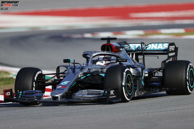 Lewis Hamilton sicherte sich die Bestzeit am Donnerstagmorgen in Barcelona. Jetzt durch alle Fotos der neuen Autos klicken!