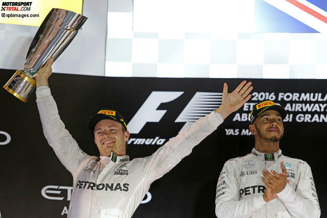 Zehn Siege haben für Lewis Hamilton nicht ausgereicht. Obwohl der Brite eine zweistellige Anzahl an Siegen holt, geht der WM-Titel an Teamkollege Nico Rosberg mit neun Erfolgen. Dass ein Fahrer die meisten Saisonsiege holt, am Ende aber ohne Titel dasteht, gab es in der Geschichte öfter: Wir zeigen euch die Fälle...