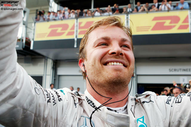 Saisonsieg Nummer fünf für Nico Rosberg bei der Premiere in Aserbaidschan: Der Deutsche setzte sich 2016 auf dem neuen Straßenkurs in Baku in einem todlangweiligen Rennen durch, nachdem das Wochenende mit Hochspannung auf allen Ebenen begonnen hatte. Wir werfen einen Blick zurück auf die Highlights des damaligen &quot;Europa-Grand-Prix&quot;.