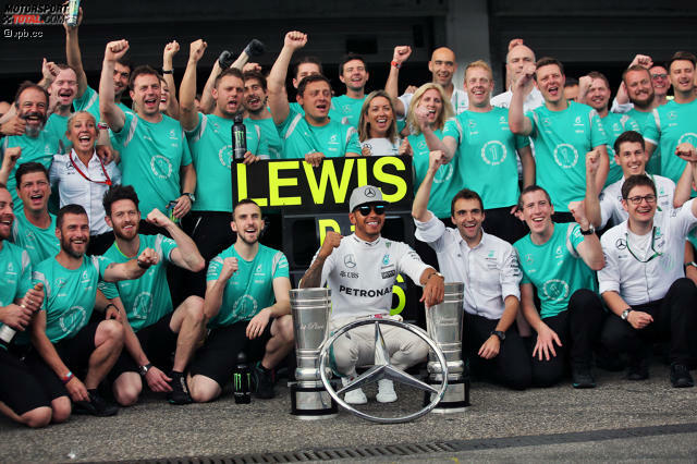 Der Formel-1-Juli 2016 ist "Hammer-Time"! Lewis Hamilton gewinnt vier Rennen hintereinander (sechs der letzten sieben) und geht statt mit 43 Punkten Rückstand (nach Sotschi/Barcelona) mit 19 Zählern Vorsprung in die Sommerpause. Sein Sieg bei Nico Rosbergs Heimspiel in Hockenheim ist psychologisch besonders wichtig.