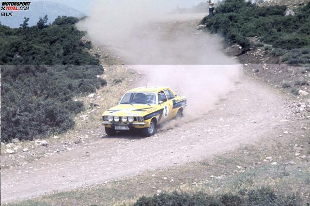 1973 fährt Röhrl mit dem Opel Commodore seinen ersten WM-Lauf. Die ersten großen Schlagzeilen schreibt er 1975. Sensationell gewinnt Röhrl mit dem Opel Ascona (Bild) die Akropolis-Rallye in Griechenland.
