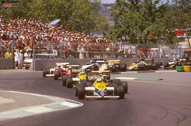Der Grand Prix von Australien findet 2017 bereits zum 33. Mal statt, zum 22. Mal im Albert Park in Melbourne. Das Rennen ist seit 1985 fester Bestandteil des Formel-1-Kalenders. Die Premiere fand 1985 in Adelaide statt (ebenfalls auf einem Stadtkurs); seit 1996 gastiert die Königsklasse in Melbourne.