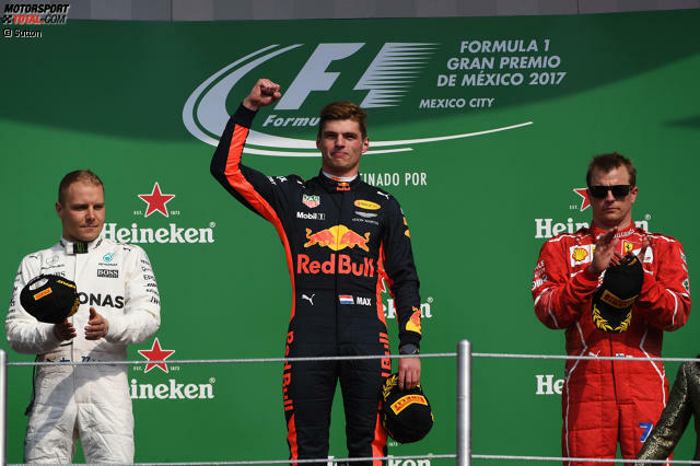 Zum ersten Mal seit Fuji 1976 wird der neue Weltmeister überrundet. Aber das kümmert Max Verstappen wenig. Er gewinnt zum dritten Mal ein Formel-1-Rennen. "Red Bull war zu schnell für uns", muss sich Valtteri Bottas eingestehen. Zum ersten Mal seit Belgien stehen die drei Topteams in Mexiko gemeinsam auf dem Podium.