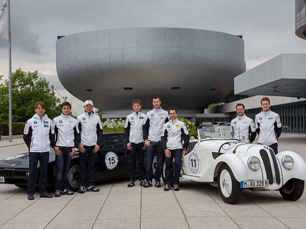 BMW-Fahrer beim Rallye-Start in München