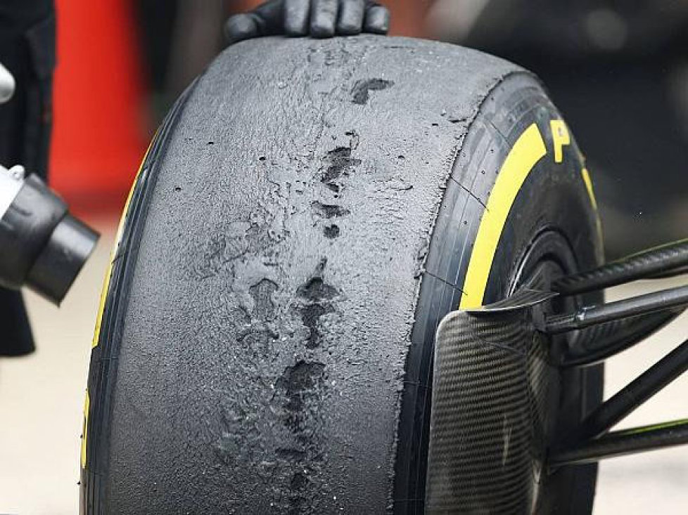 Pirelli-Reifen mit Blasenbildung