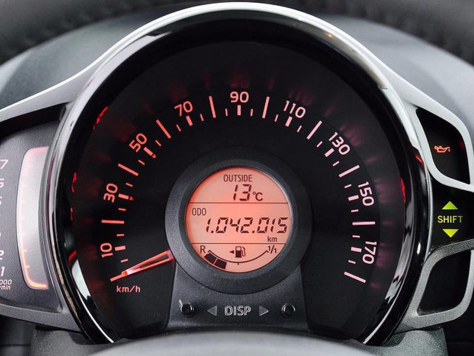 Aprilscherz: Siebenstelliger Toyota-Kilometerzähler