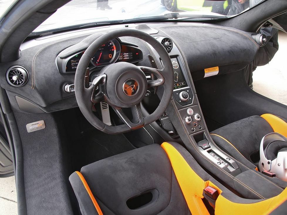 Cockpit des McLaren 675 LT