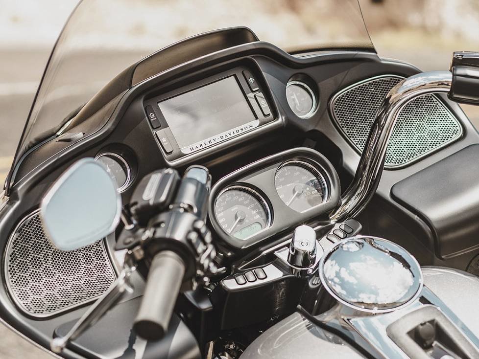 Cockpit der Harley-Davidson Road Glide Ultra