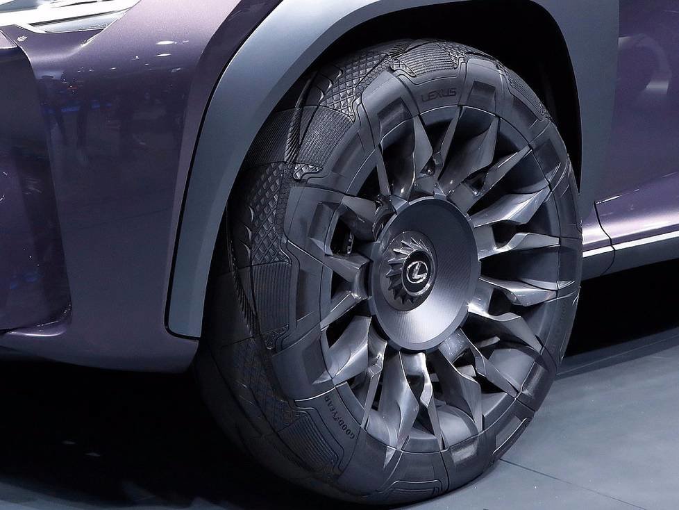 Goodyear-Konzeptreifen Urban Crossover auf dem Lexus UX-Konzept