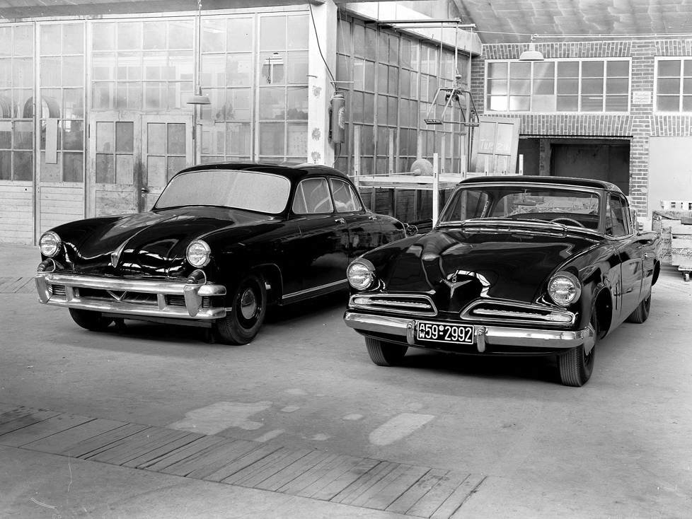 Der Porsche Der Typ 542 aus dem Jahr 1952 war eine Auftragsentwicklung für den amerikanischen Hersteller Studebaker. Rechts als Vergleichsfahrzeug der Studebaker ?Champion?
