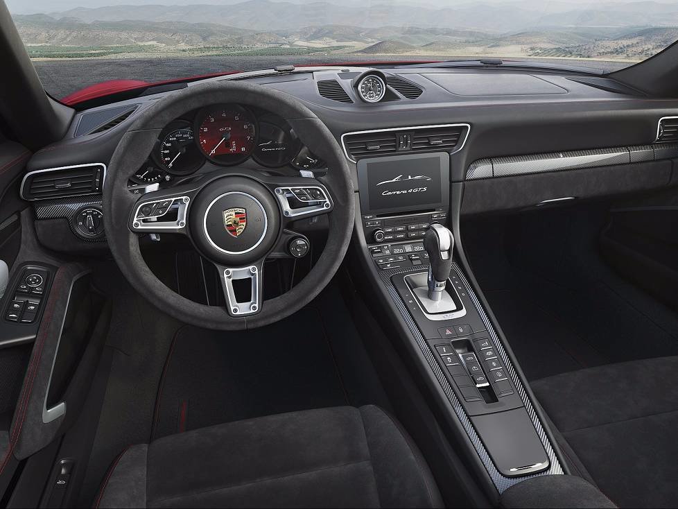 Innenraum und Cockpit des Porsche 911 GTS 2017