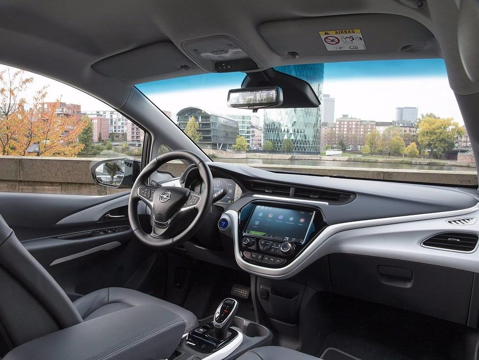 Cockpit und Innenraum des Opel Ampera-e 2017