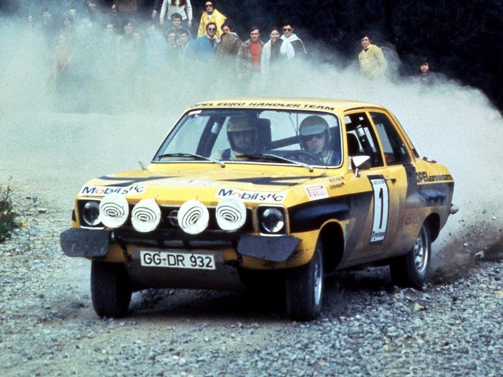 Auf der Ascona A Rallye Version von 1974 gewinnen Walter Röhrl und Co-Pilot Jochen Berger sechs von acht Läufen und werden in dem Jahr Rallye-Europameister