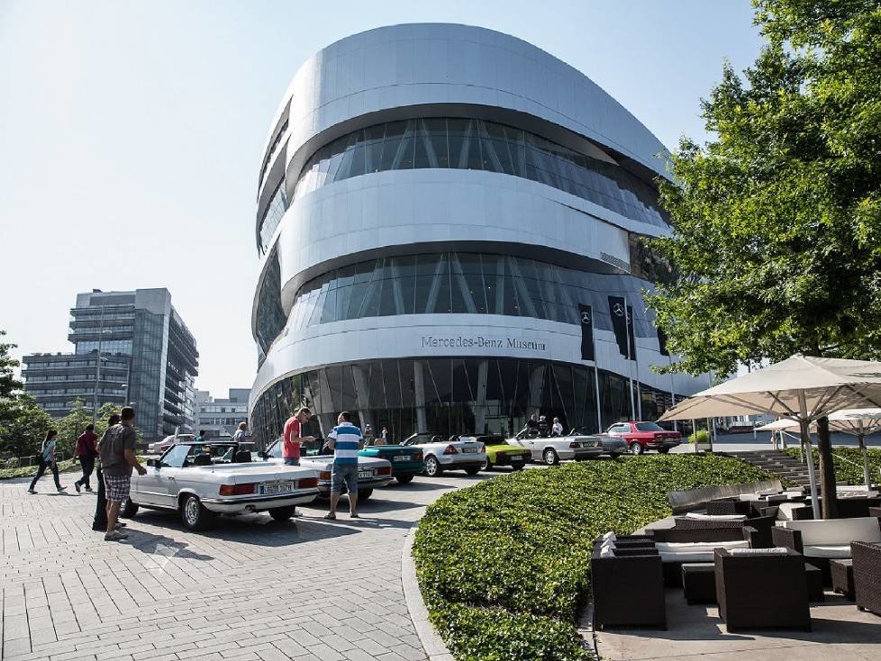 Markenoffenes Klassikertreffen Cars & Coffee am Mercedes-Benz-Museum