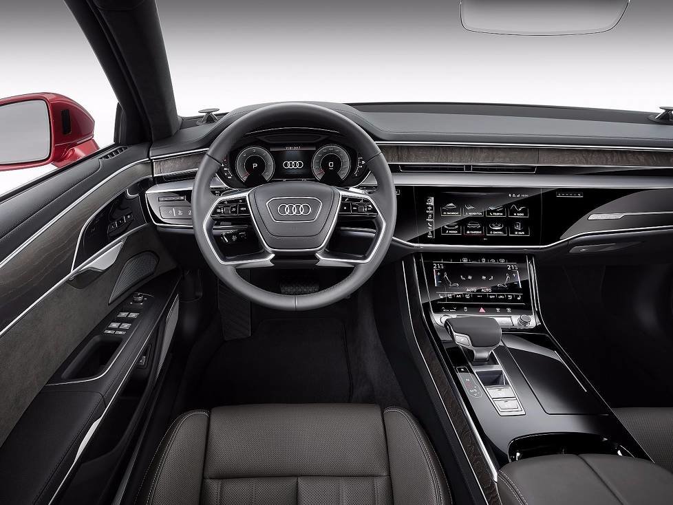 Innenraum und Cockpit des Audi A8 2017