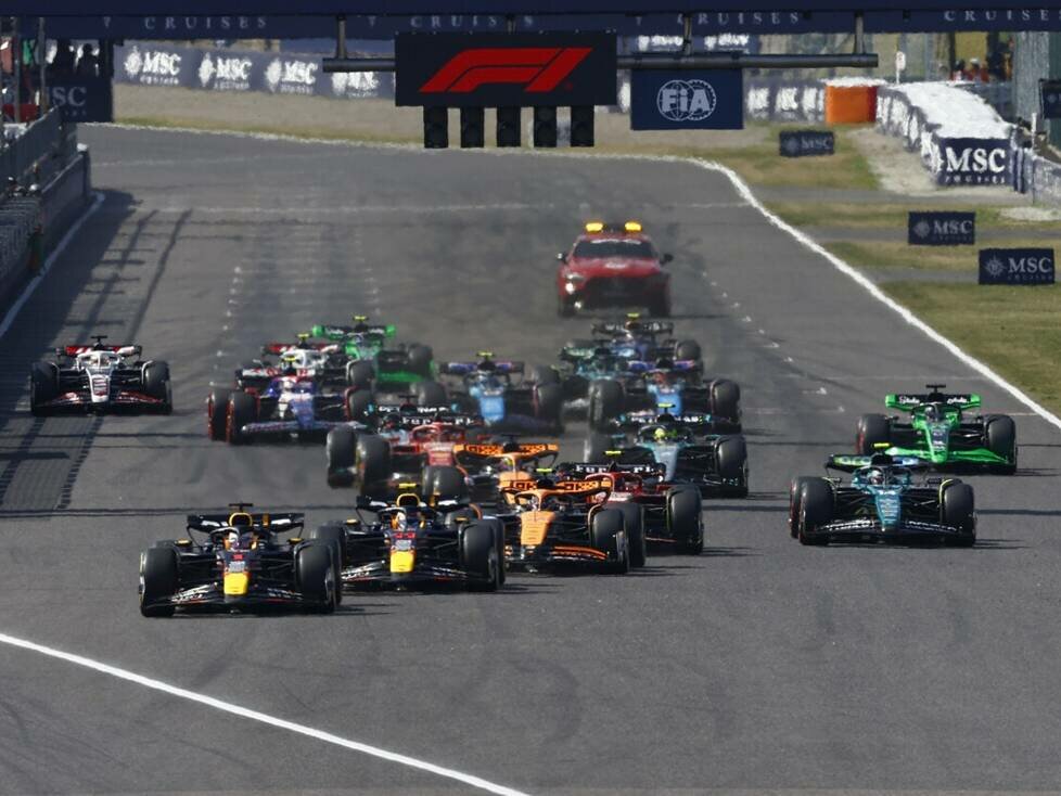 Die Startphase beim Formel-1-Rennen in Japan 2024 auf dem Suzuka Circuit