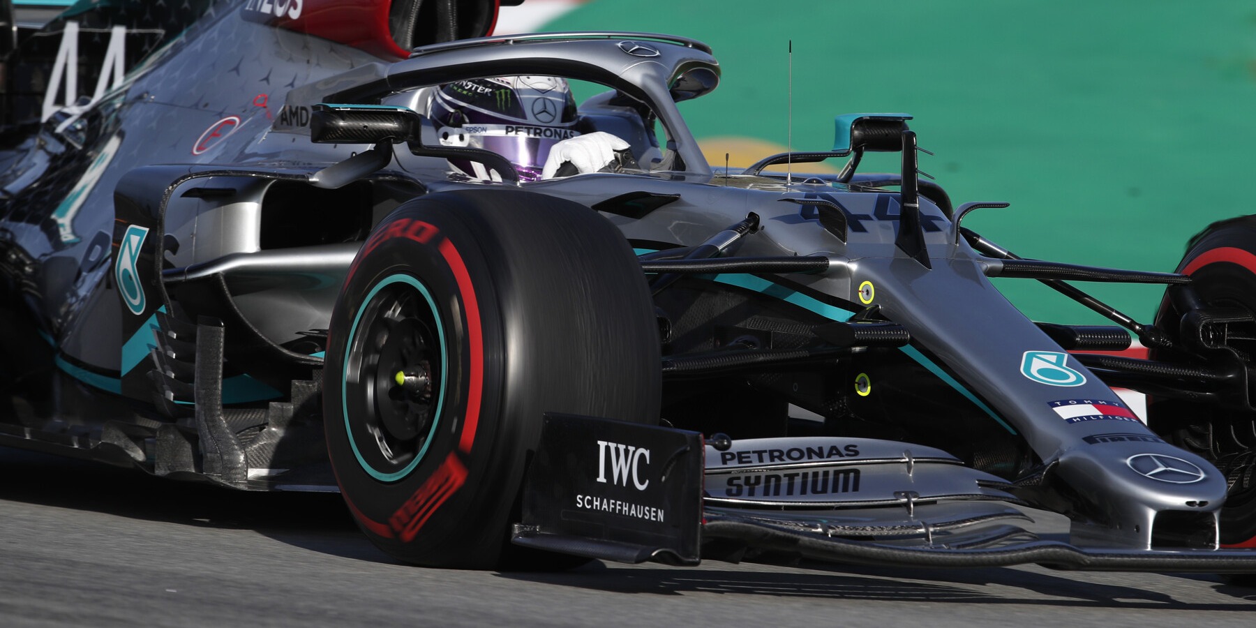 F1-Test Barcelona Mercedes trotz P7 weiter