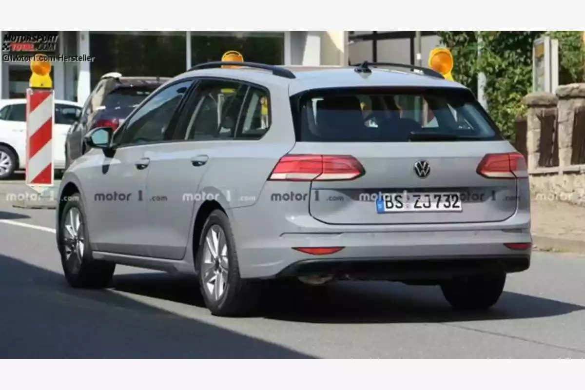 VW Golf Variant (2020) zeigt sich fast ohne Tarnung