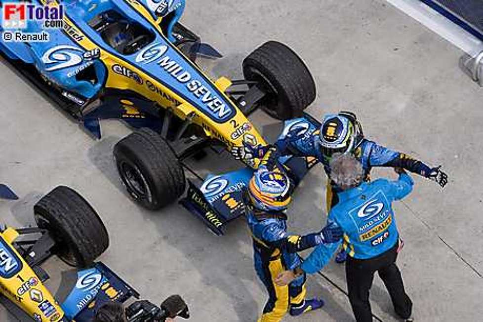 Fernando Alonso (Renault), Flavio Briatore (Teamchef) (Renault), Giancarlo Fisichella (Renault)