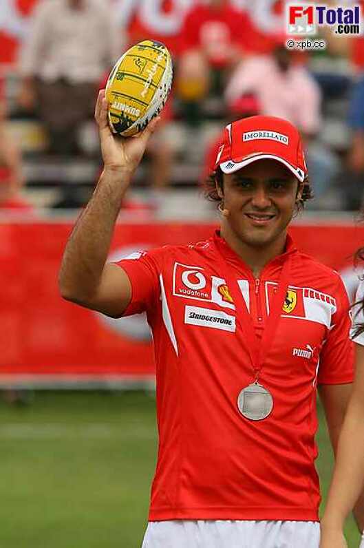 Felipe Massa (Ferrari) spielt Rugby