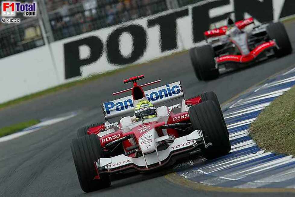 Juan-Pablo Montoya (McLaren-Mercedes), Ralf Schumacher (Toyota)