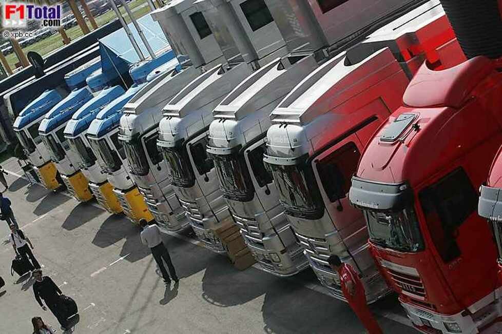 Trucks der Formel-1-Teams