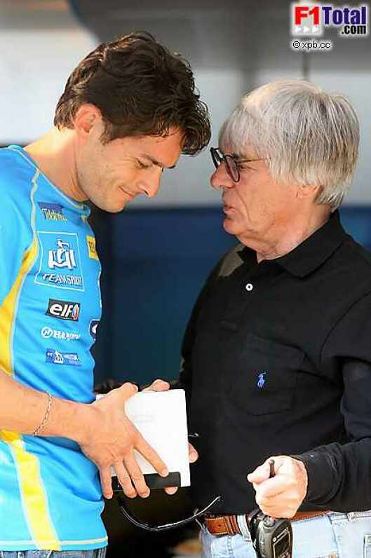Giancarlo Fisichella (Renault) und Bernie Ecclestone