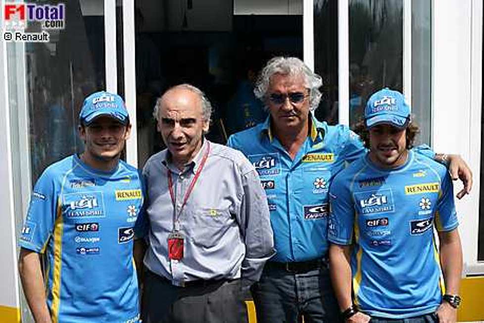 Giancarlo Fisichella, Alain Dessas (Team-Präsident), Flavio Briatore (Teamchef) und Fernando Alonso (Renault)