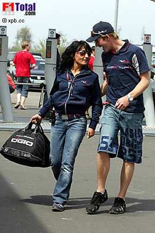 Scott Speed (Scuderia Toro Rosso) und Toro-Rosso-Pressesprecherin Fabiana Valenti