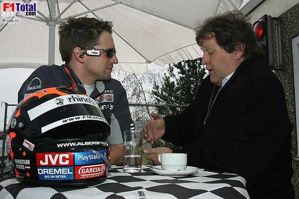 Christijan Albers (MF1 Racing), Norbert Haug (Mercedes-Motorsportchef) (McLaren-Mercedes)