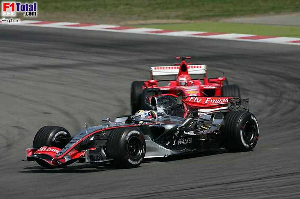 Juan-Pablo Montoya (McLaren-Mercedes), Michael Schumacher (Ferrari)