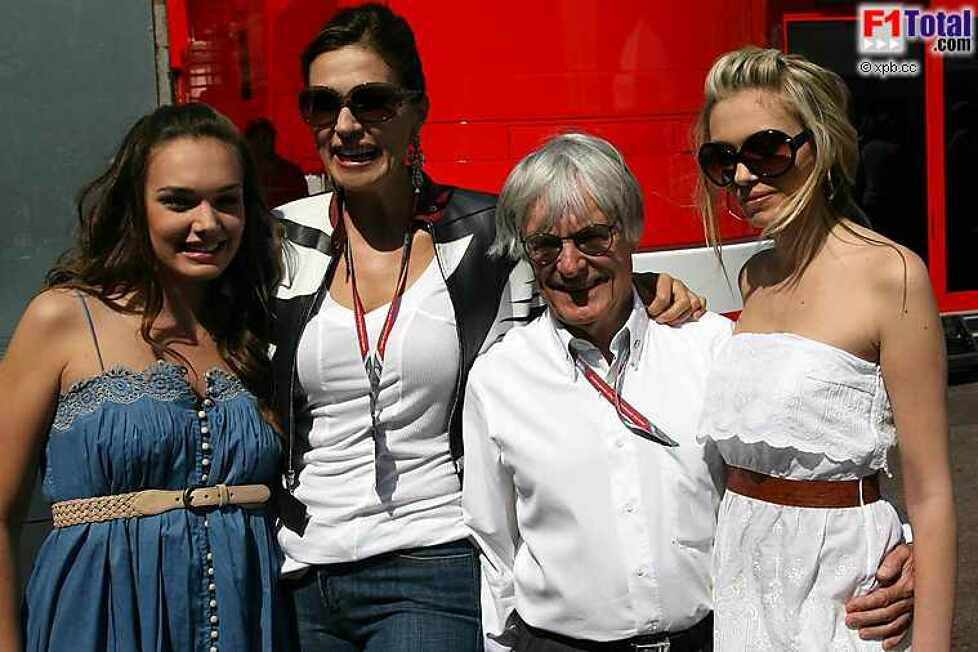 Bernie Ecclestone (Formel-1-Chef) mit Frau Slavica und den Töchtern Tamara und Petra