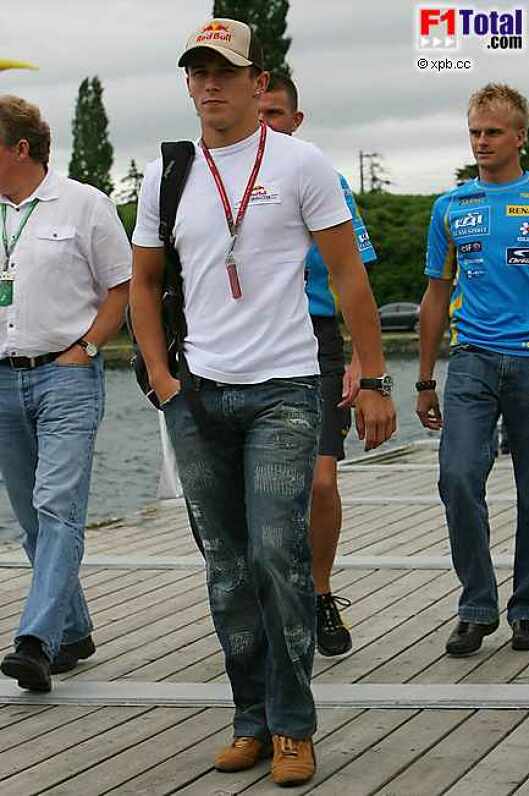 Christian Klien (Red Bull Racing), Heikki Kovalainen (Testfahrer) (Renault)