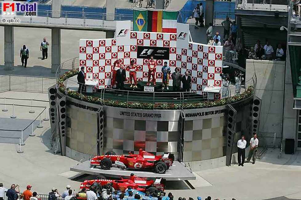 Felipe Massa (Ferrari), Giancarlo Fisichella (Renault), Michael Schumacher (Ferrari)